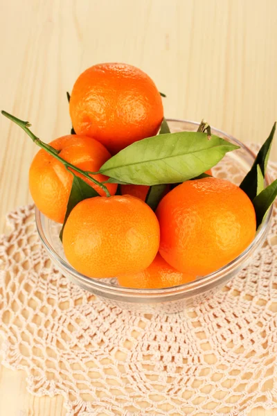 Mandarinas dulces con hojas — Foto de Stock