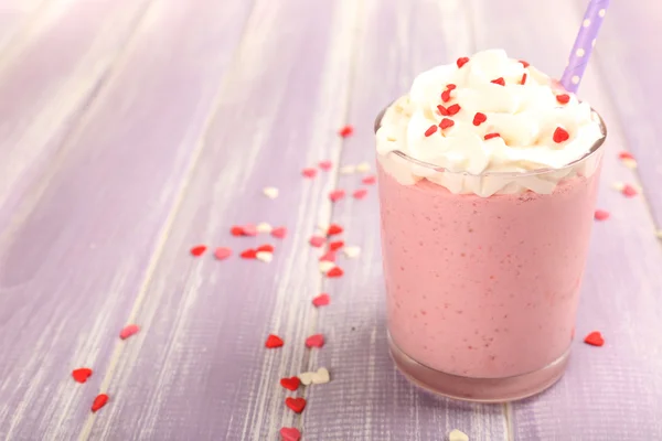 Milchshake auf dem Tisch — Stockfoto