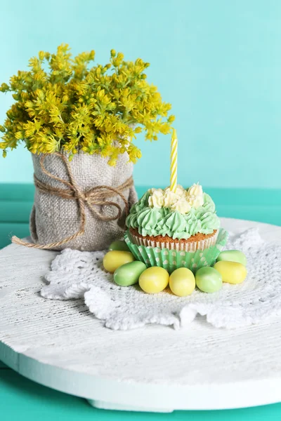 Tasty cupcake on table — Stock Photo, Image