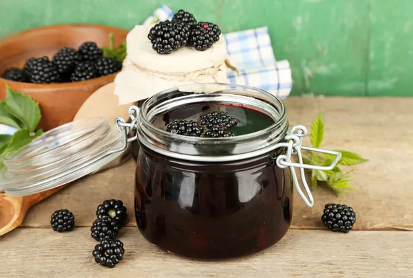 Brombeermarmelade und frische Beeren — Stockfoto