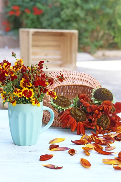 Sonnenblumen in der Vase — Stockfoto