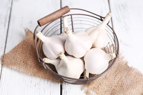 Fresh garlic in basket — Stock Photo, Image