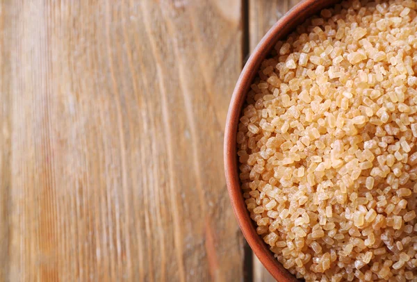 Azúcar de cristal marrón en bowl — Foto de Stock