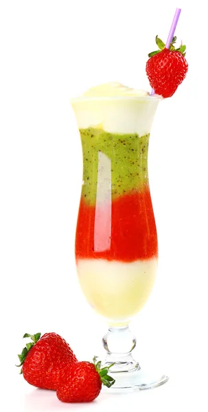 Délicieux smoothie aux fruits isolé sur blanc — Photo