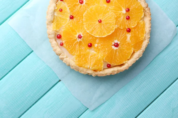 Homemade orange tart on color wooden background — Stock Photo, Image