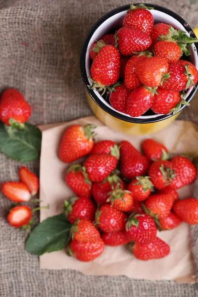 Reife süße Erdbeeren — Stockfoto