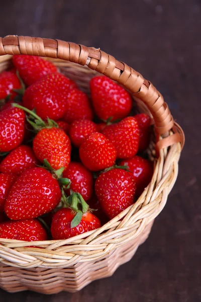 Rijpe zoete aardbeien — Stockfoto