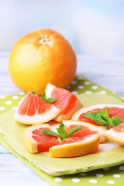 Ripe grapefruits on plate — Stock Photo, Image