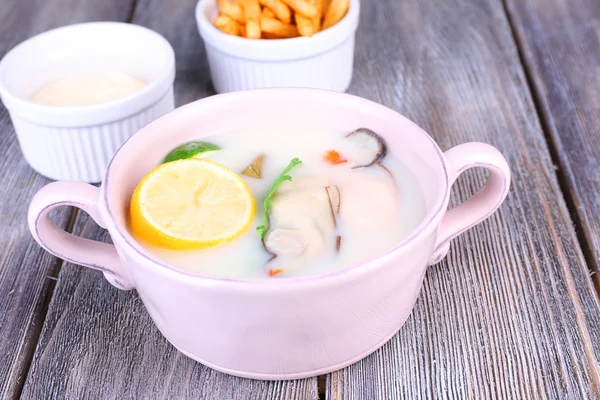 Tasty soup with oysters — Stock Photo, Image
