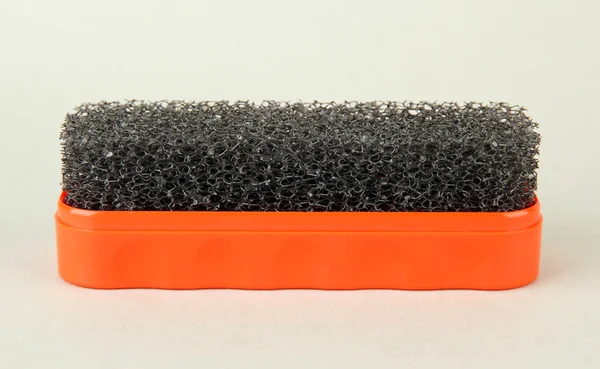Pinsel für Wildlederschuhe, auf farbigem Hintergrund — Stockfoto