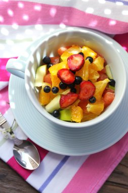 yararlı ev yapımı meyve salatası