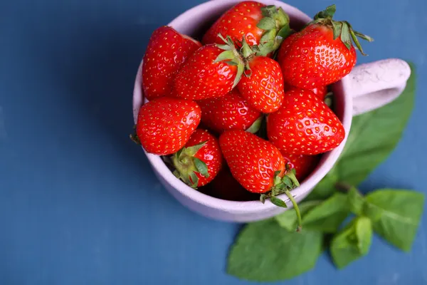 Rijpe zoete aardbeien — Stockfoto