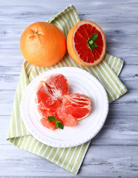 Ripe peeled grapefruits — Stock Photo, Image