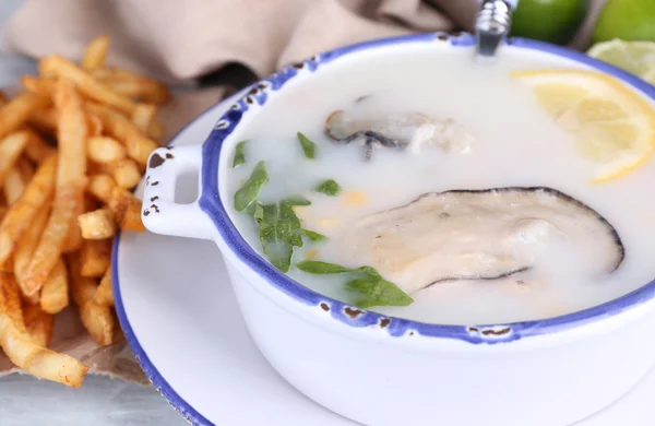 Soup with oysters — Stock Photo, Image