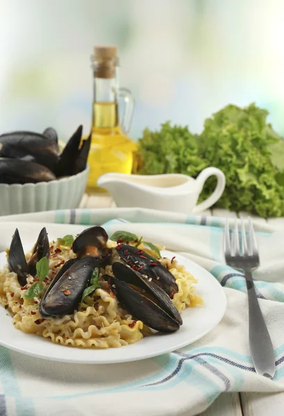 Fideos tradicionales con mejillones — Foto de Stock