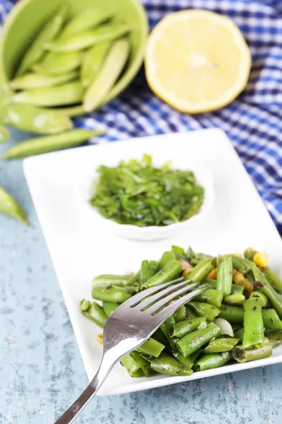 Salat mit grünen Bohnen und Mais — Stockfoto