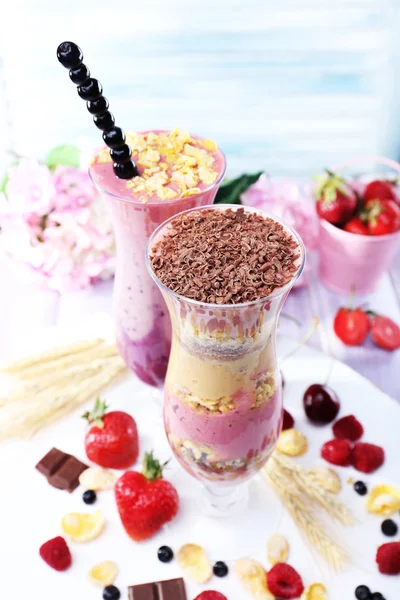 Heerlijke smoothie op tafel — Stockfoto