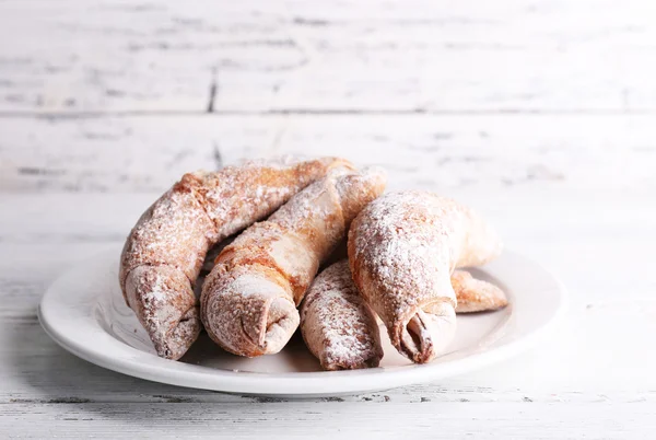 Pudra şekeri ile simit