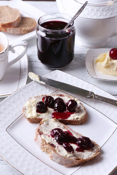 Fresh bread with cherry jam — Stock Photo, Image