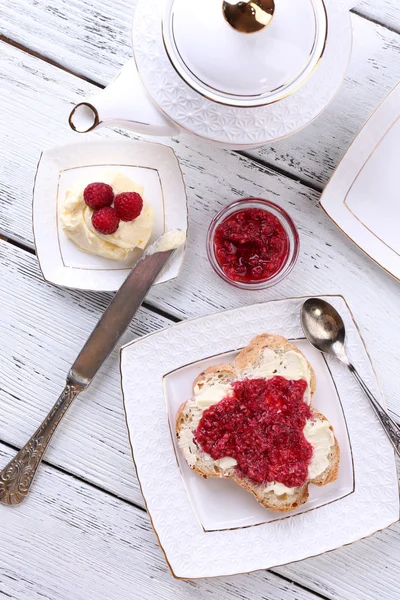 Verse toast met zelfgemaakte boter — Stockfoto