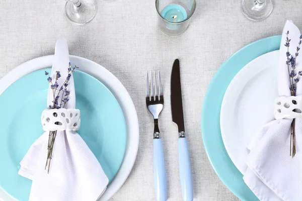 Cenário de mesa com flores de lavanda — Fotografia de Stock