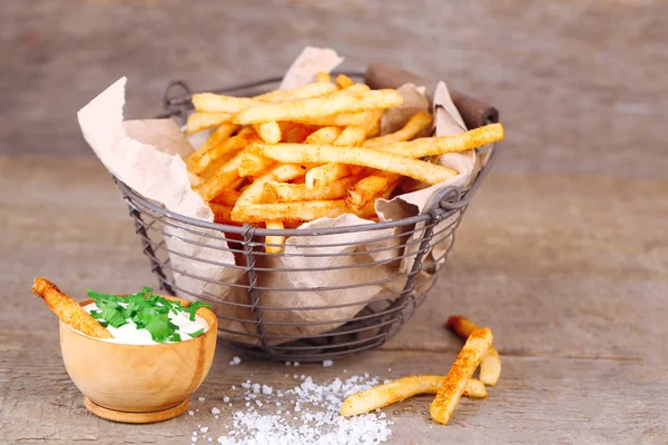 French fries in metal basket — Stock Photo, Image