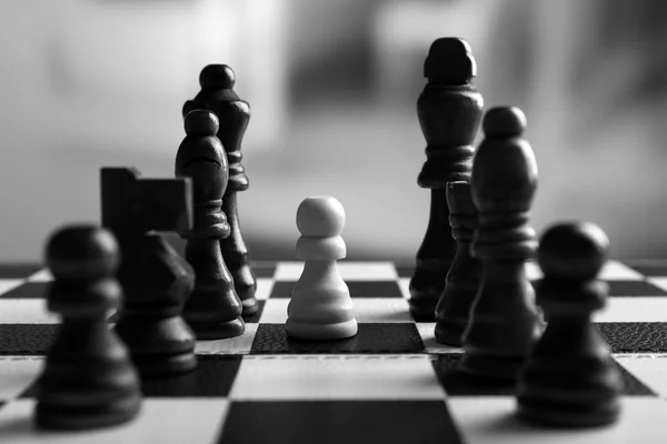 Szachowa szachownica z pionkami — Zdjęcie stockowe