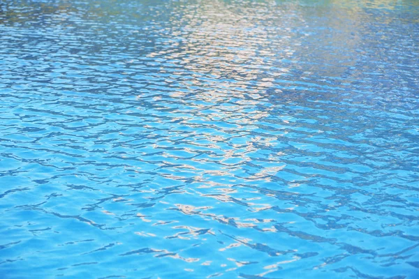 Modrá voda v bazénu — Stock fotografie