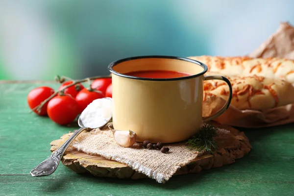 在杯子里的自制番茄汁 — 图库照片