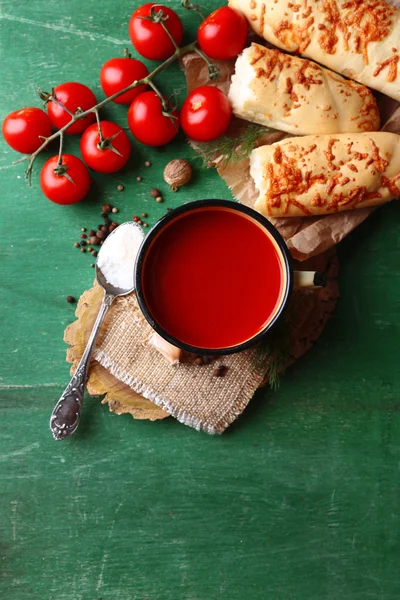 Sok pomidorowy domowy w kubek — Zdjęcie stockowe