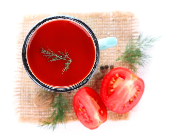 Sumo de tomate caseiro na caneca a cores — Fotografia de Stock