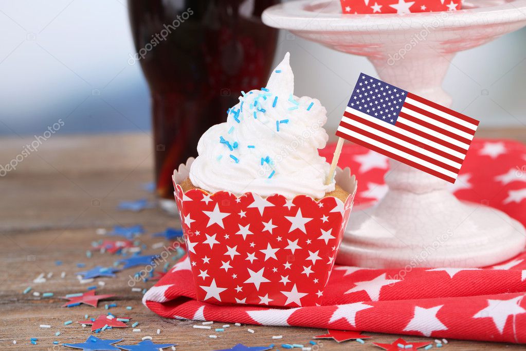 American holiday cupcake