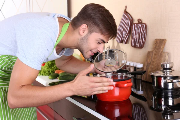 Handsome man cooking — Stock Photo, Image