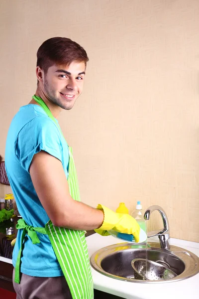 Man washing dish — Stock Photo, Image