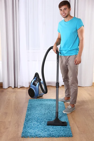 Man doing vacuum cleaning — Stock Photo, Image