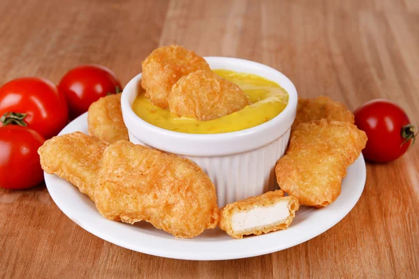 Chicken Nuggets mit Sauce — Stockfoto