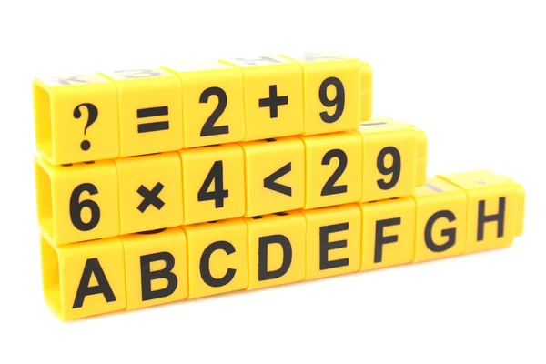 Εκπαιδευτικό κύβους με αριθμούς και γράμματα — Φωτογραφία Αρχείου