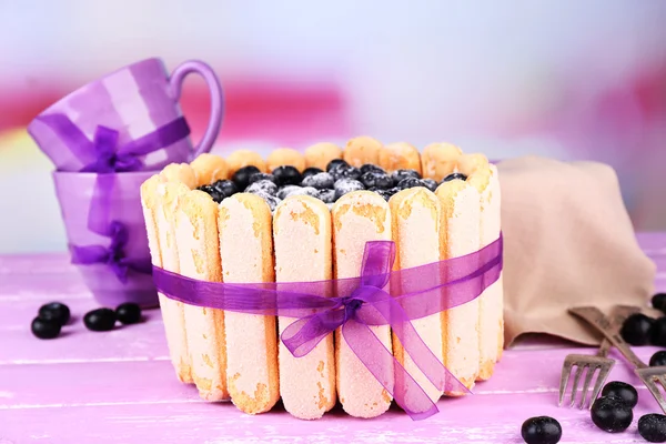 Tasty cake Charlotte with blueberries — Stock Photo, Image