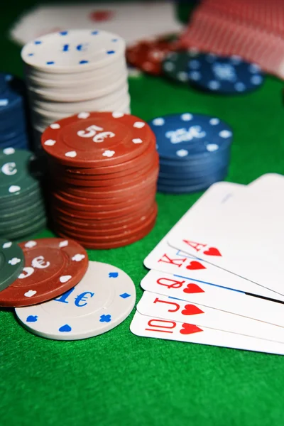 Tarjetas y fichas para poker —  Fotos de Stock