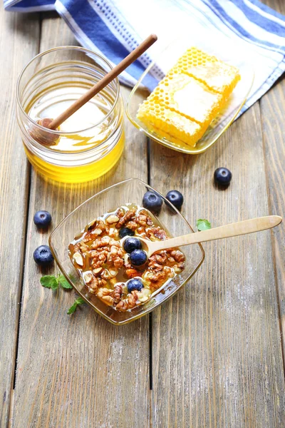 Snack fresco con miel —  Fotos de Stock