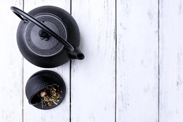 Skål svart tekanna och tea — Stockfoto