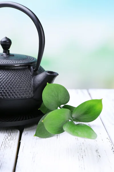 Black teapot bowl and tea — Stock Photo, Image