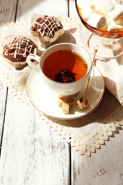 Cup of tea with cupcakes — Stock Photo, Image