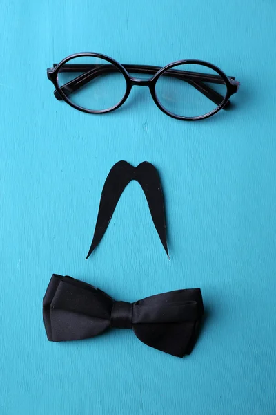 Lunettes, moustache et noeud papillon — Photo