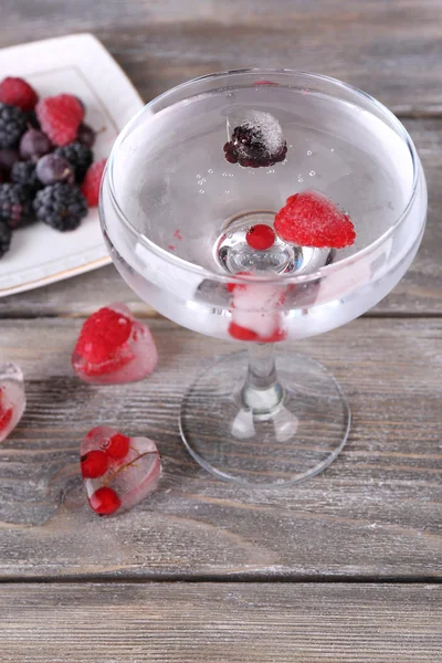 Frozen forest berries and cocktail — Stock Photo, Image