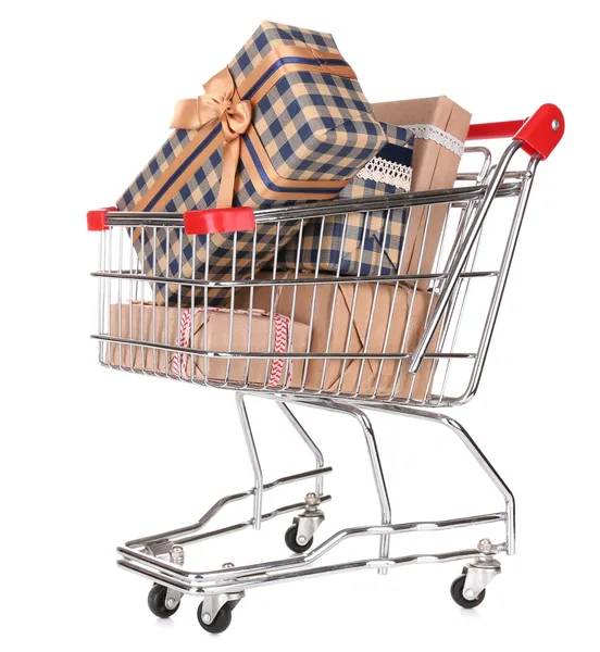 Muchas cajas presentes en el carrito de la compra aisladas en blanco — Foto de Stock