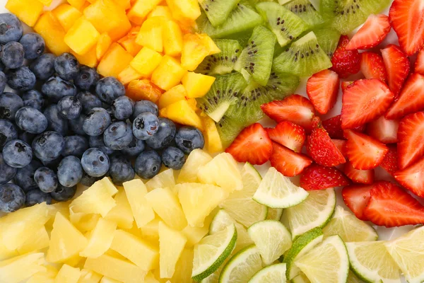 Gesneden fruit op plaat close-up — Stockfoto