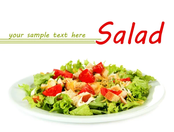 Salada Caesar em prato, isolado em branco — Fotografia de Stock