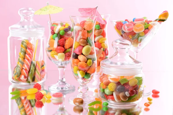 Diferentes dulces de frutas de colores en vasos —  Fotos de Stock