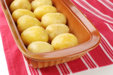 haşlanmış patates, genç yakın çekim 